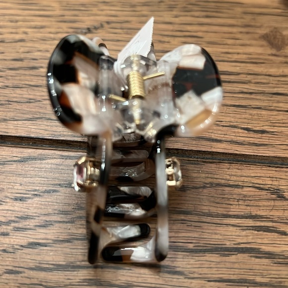 J Crew NWT Tortoiseshell Hair Claw Clip with Rhinestones - Picture 2 of 3